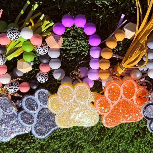 Sparkling Orange Paw Keychain with Tassel - Picture 4 of 8